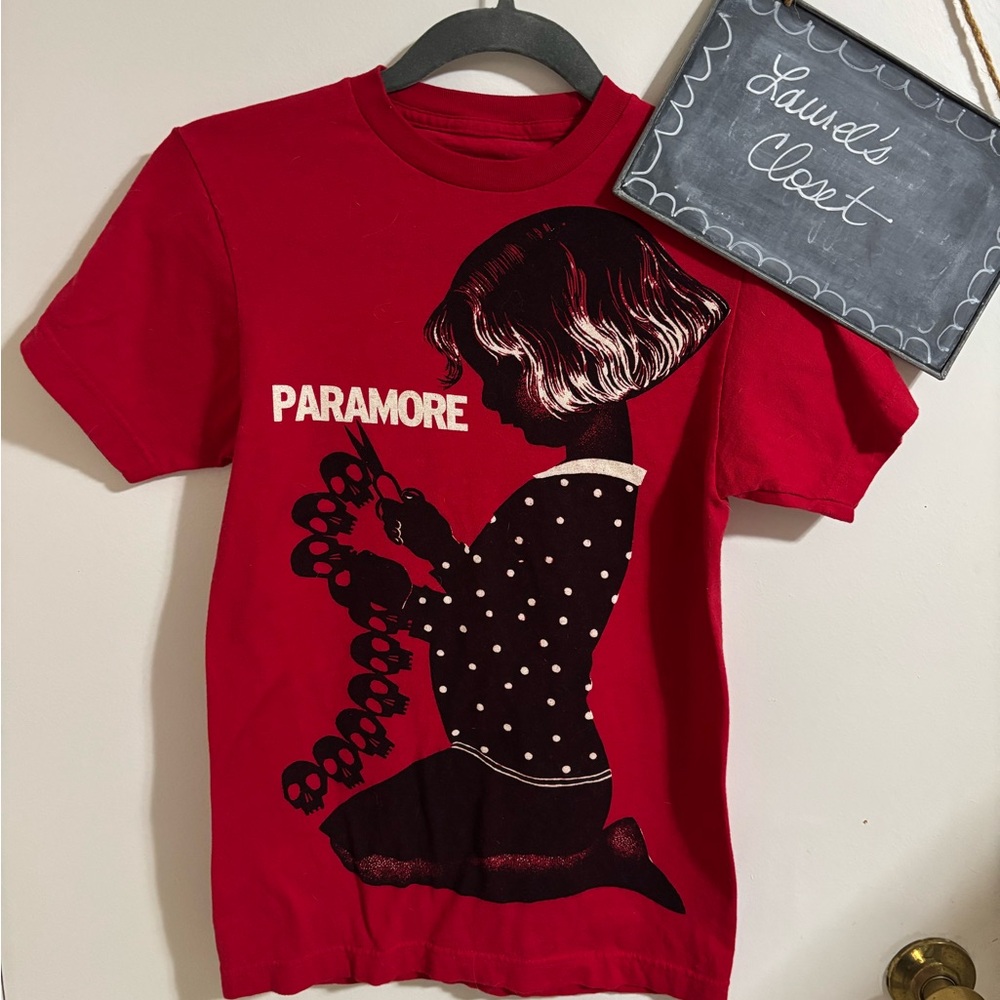 Red Paramore T shirt